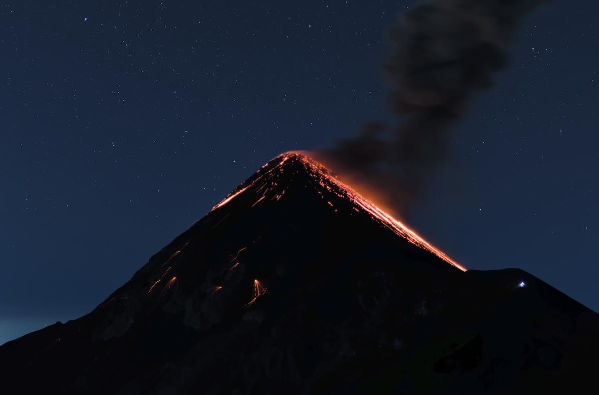 Vulcan de Fuego erupting